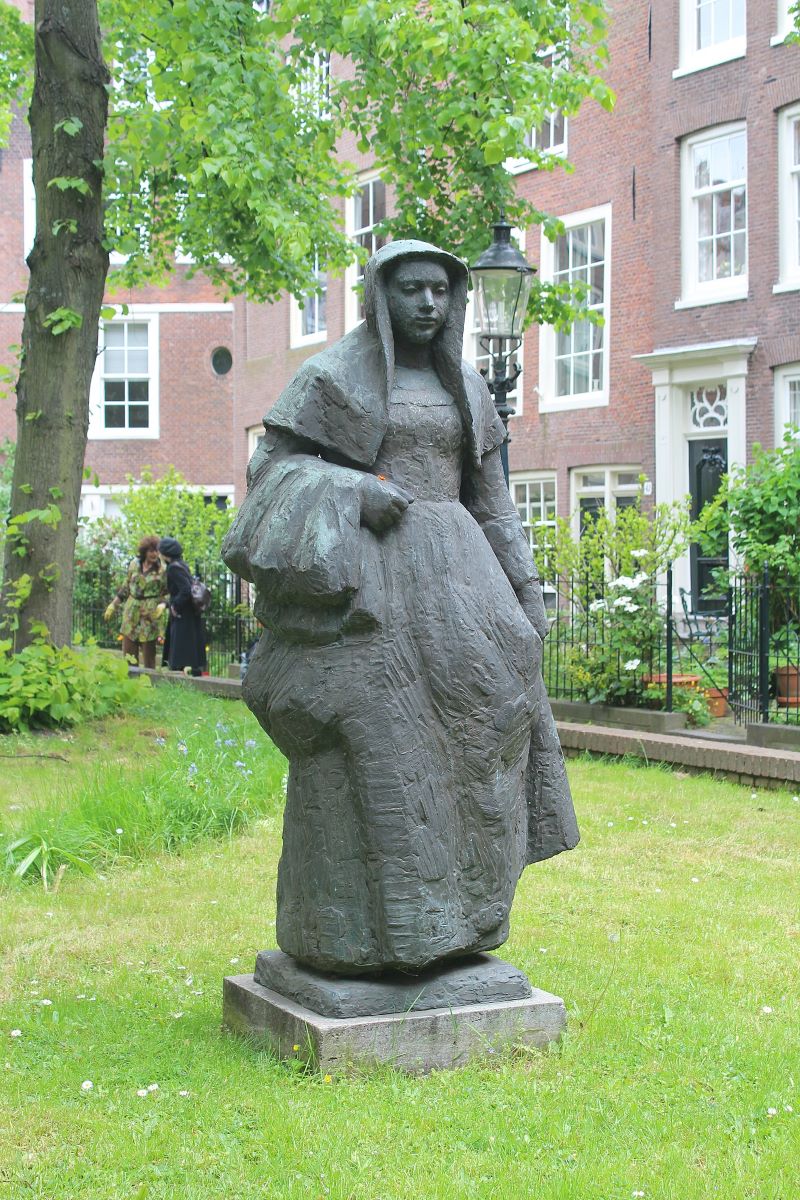 Estatua de la beguina en Ámsterdam