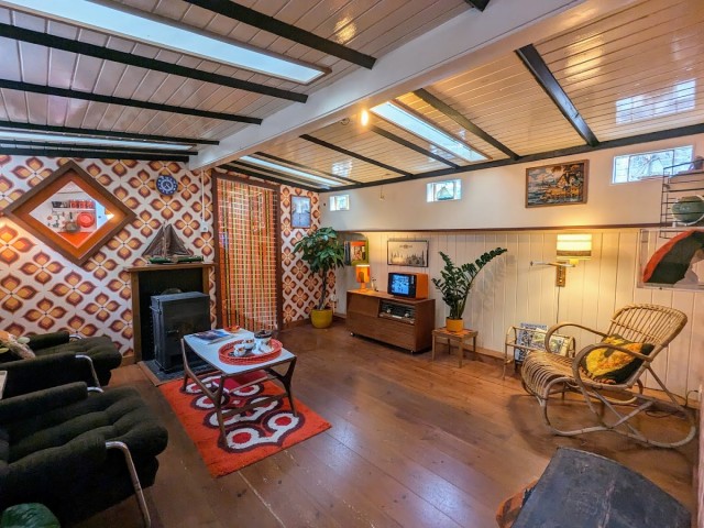 amsterdam houseboat museum livingroom